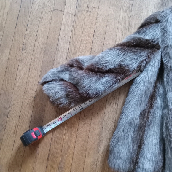 BEAUTIFUL JORDACHE faux fur winter jacket - Picture 6 of 9